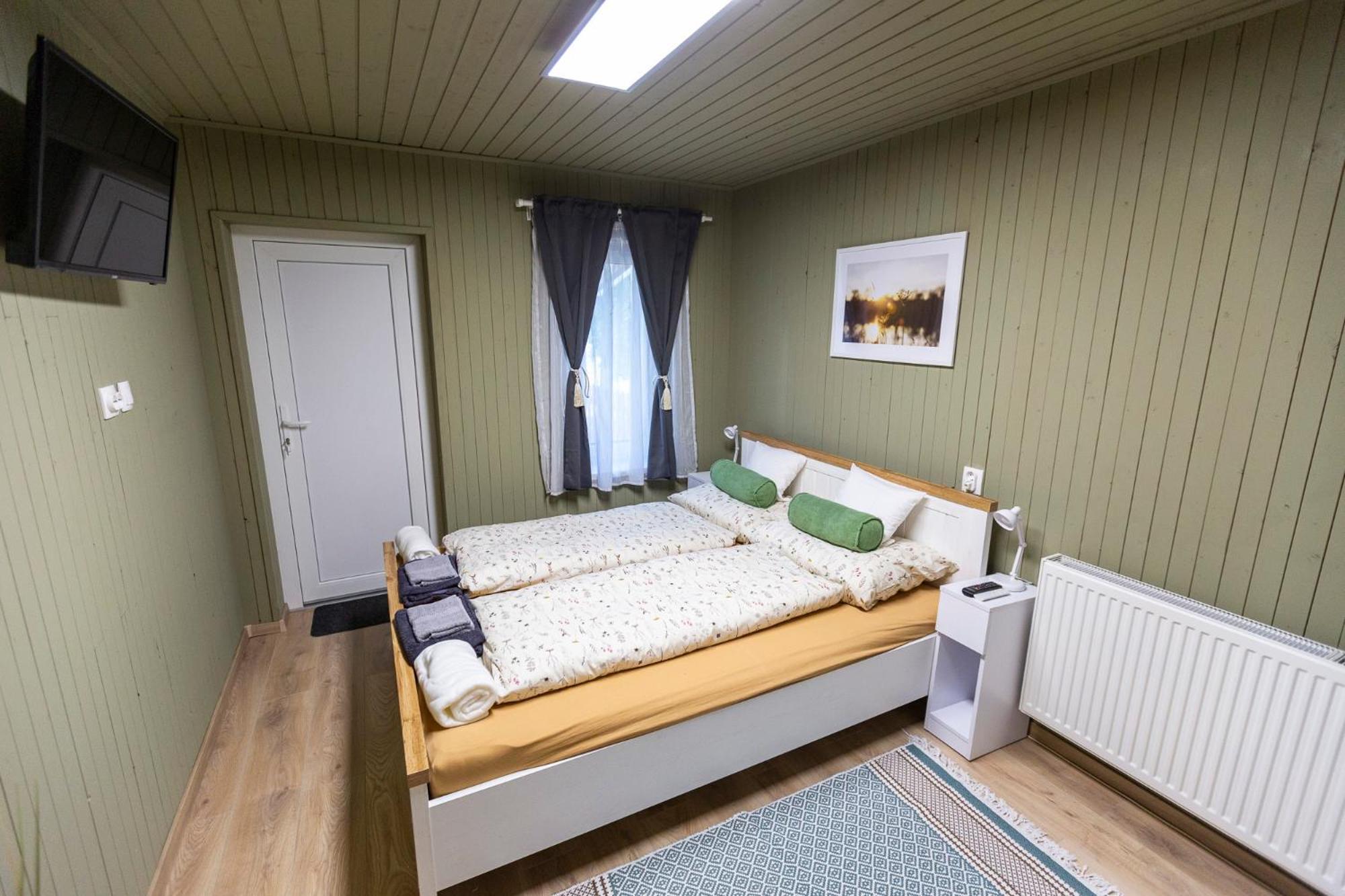 Park Apartman Sarrod 外观 照片